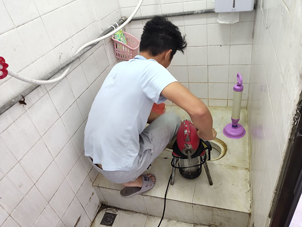 陇西管道堵塞冒臭气 专业师傅现场解决问题