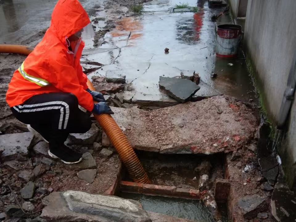 陇西专业清理污水池 炜誉市政以规范流程守护城市 “肠道”